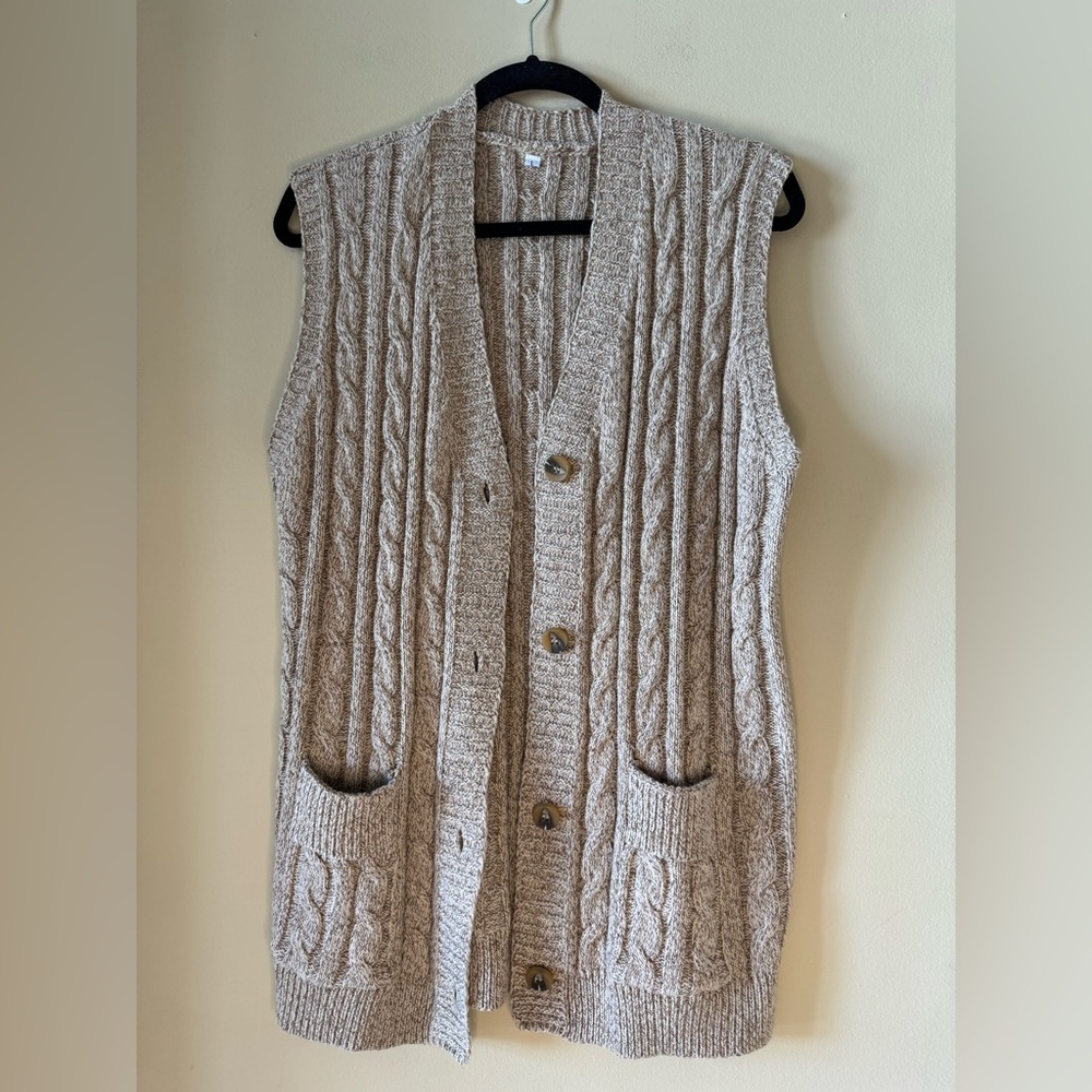 NWOT Cable Knit Sleeveless Sweater Vest